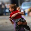 في غزة.. طفولة مفقودة وأيادٍ صغيرة تُجبر على حمل أثقال الكبار